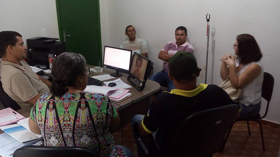 Reunião com a Secretária Municipal Sr. Tânia Kechener.